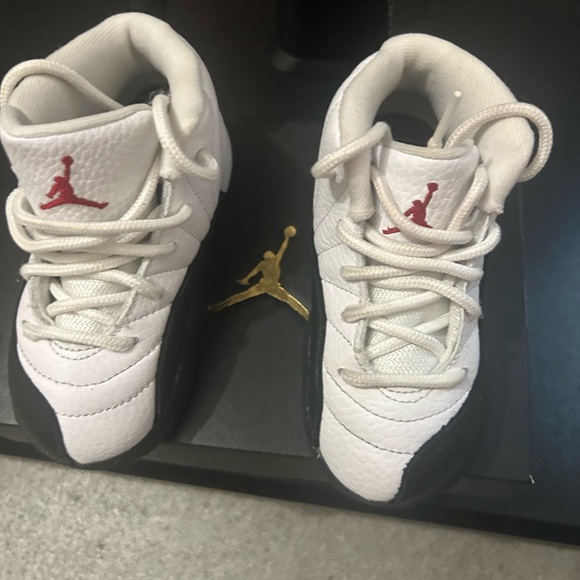 Jordan Kids Sneakers in White and Black with Red Logo - Picture 2 of 3